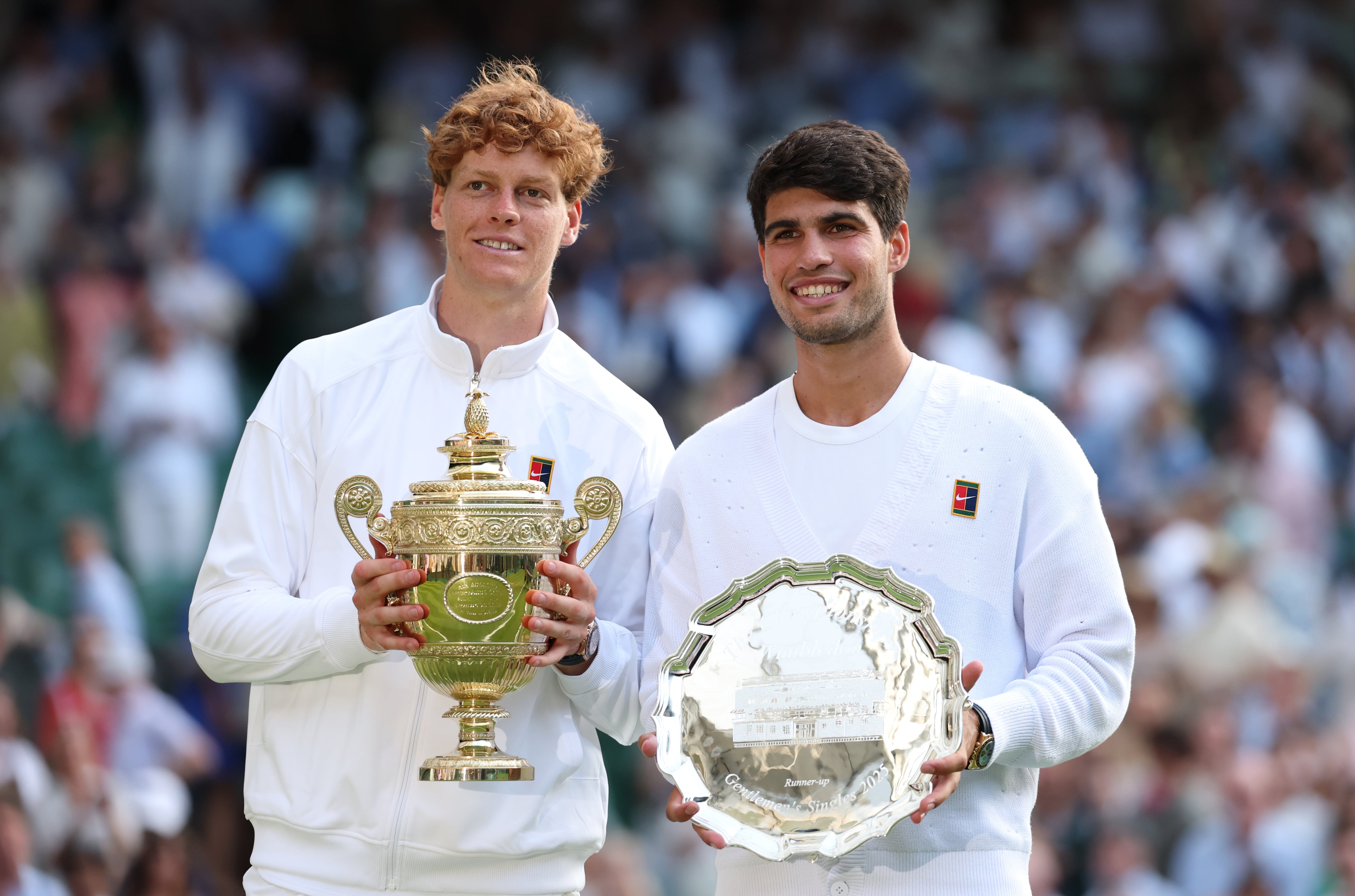 Carlos Alcaraz y Jannik Sinner, tras la final de Wimbledon