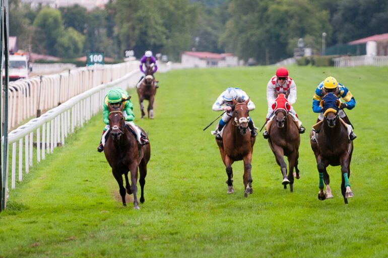 Imagen de una carrera disputada en el Hipódromo de San Sebastián.