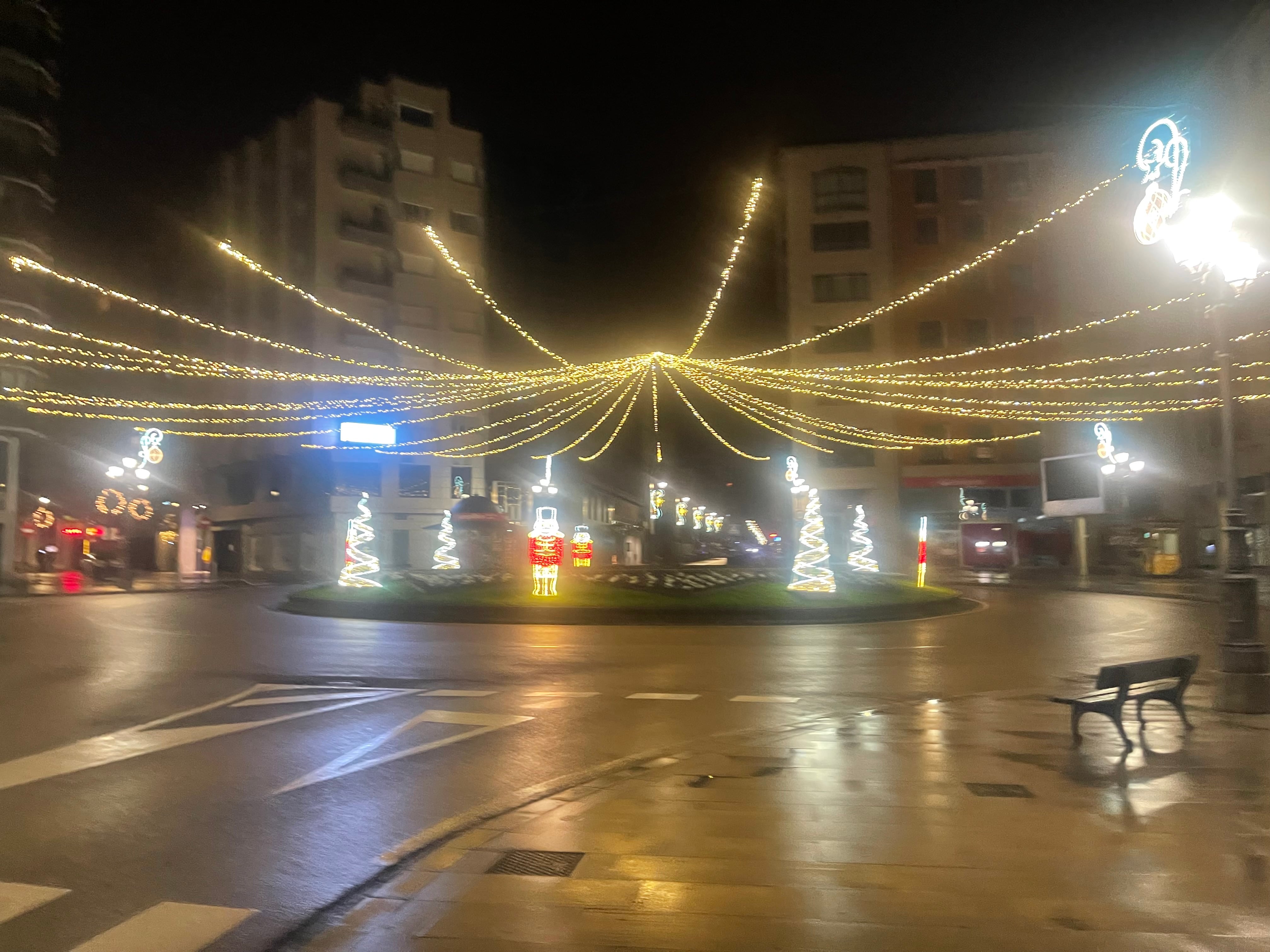Plaza de  Lazúrtegui iluminada