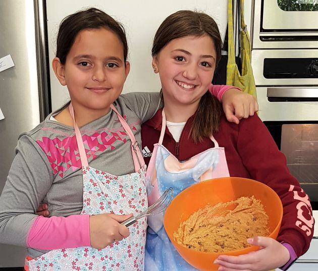 Júlia i Belén, les dos joves cuineres del Rebost