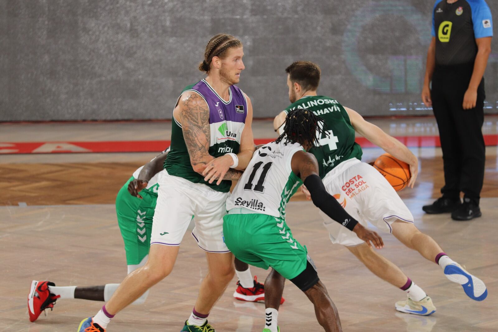 Osetkowski y Kalinoski ante el Coosur Betis en el Torneo de Lisboa