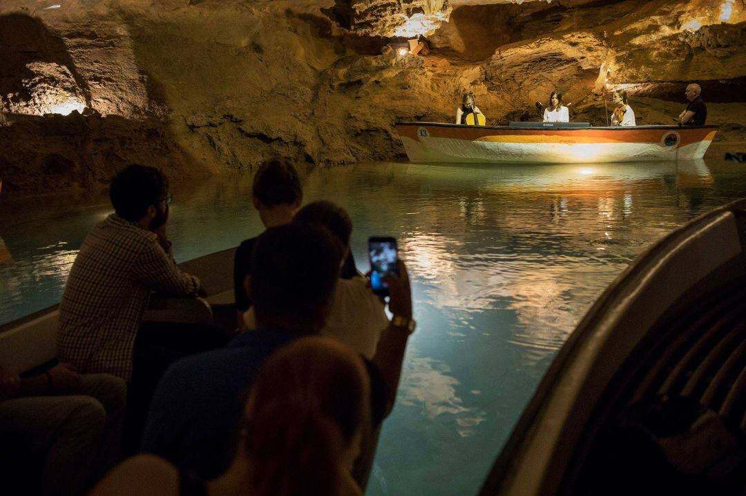 Les coves de Sant Josep de la Vall d&#039;Uixó acoge este viernes el directo de Juan Perro dentro del ciclo de conciertos Singin&#039; in the cave