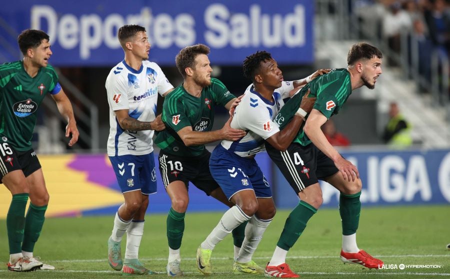 Imagen del Tenerife-Racing en el Heliodoro Rodríguez López (foto: LaLiga Hypermotion)