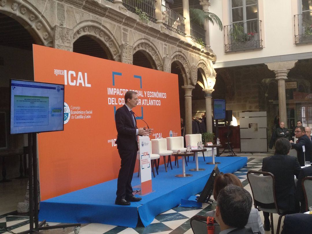 Germán Barrios explica las propustas del CES sobre el Corredor Atlántico en una jornada organizada por la Agencia ICAL