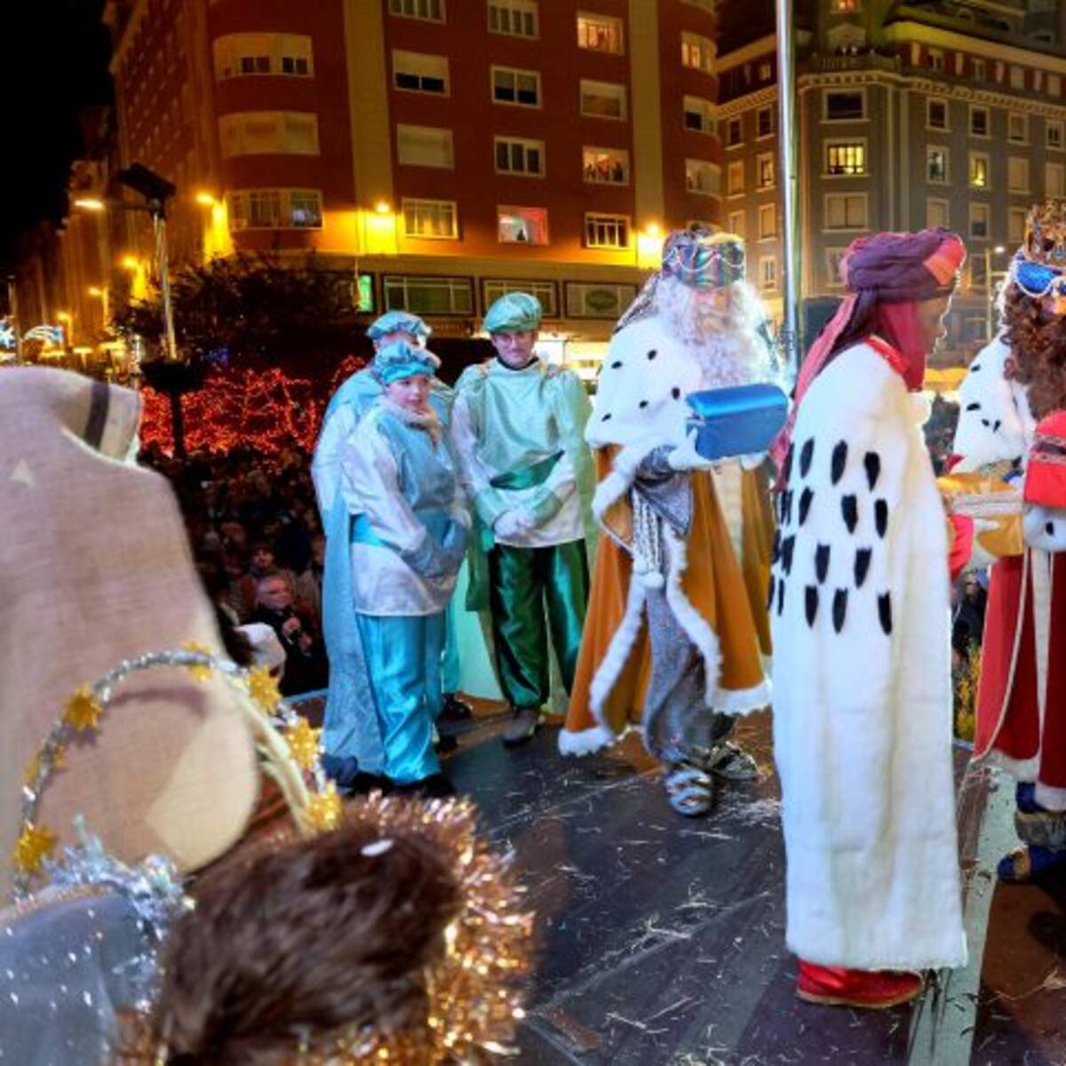 La Cabalgata de Reyes de Santander contará con una comitiva de unas mil personas, once carrozas, pasacalles y espectáculos