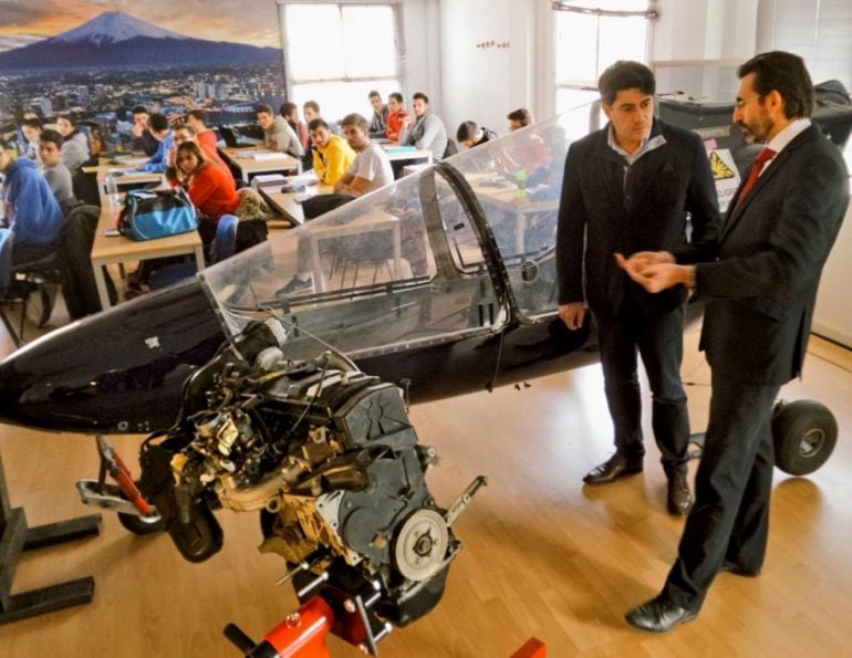 El alcalde de Alcorcón, David Pérez, y el presidente de la Fundación Educatio Servanda, Juan Carlos Corvera