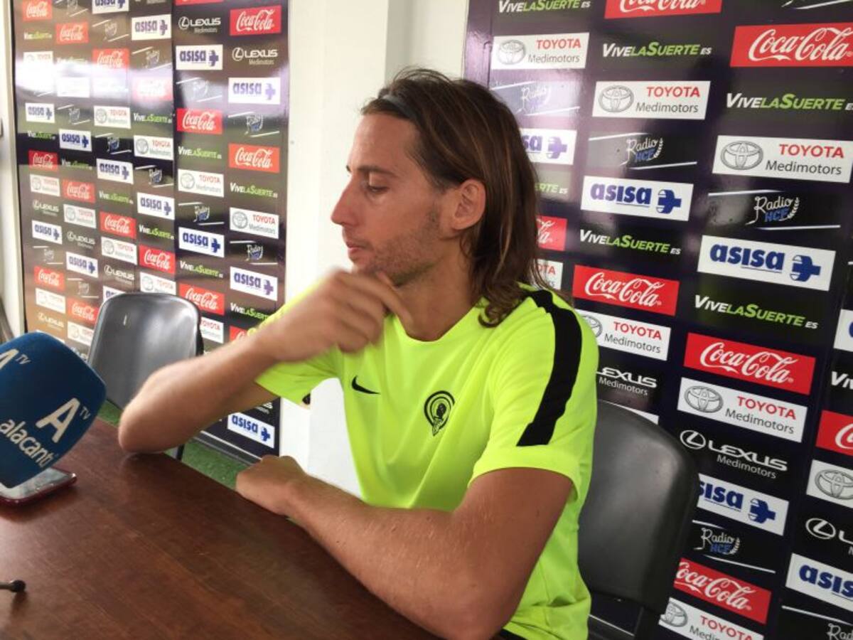 Checa se ofrece a Tevenet para jugar de central ante el Alcoyano