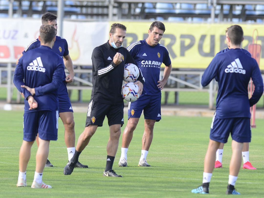 La plantilla del Real Zaragoza se entrena en la Ciudad Deportiva