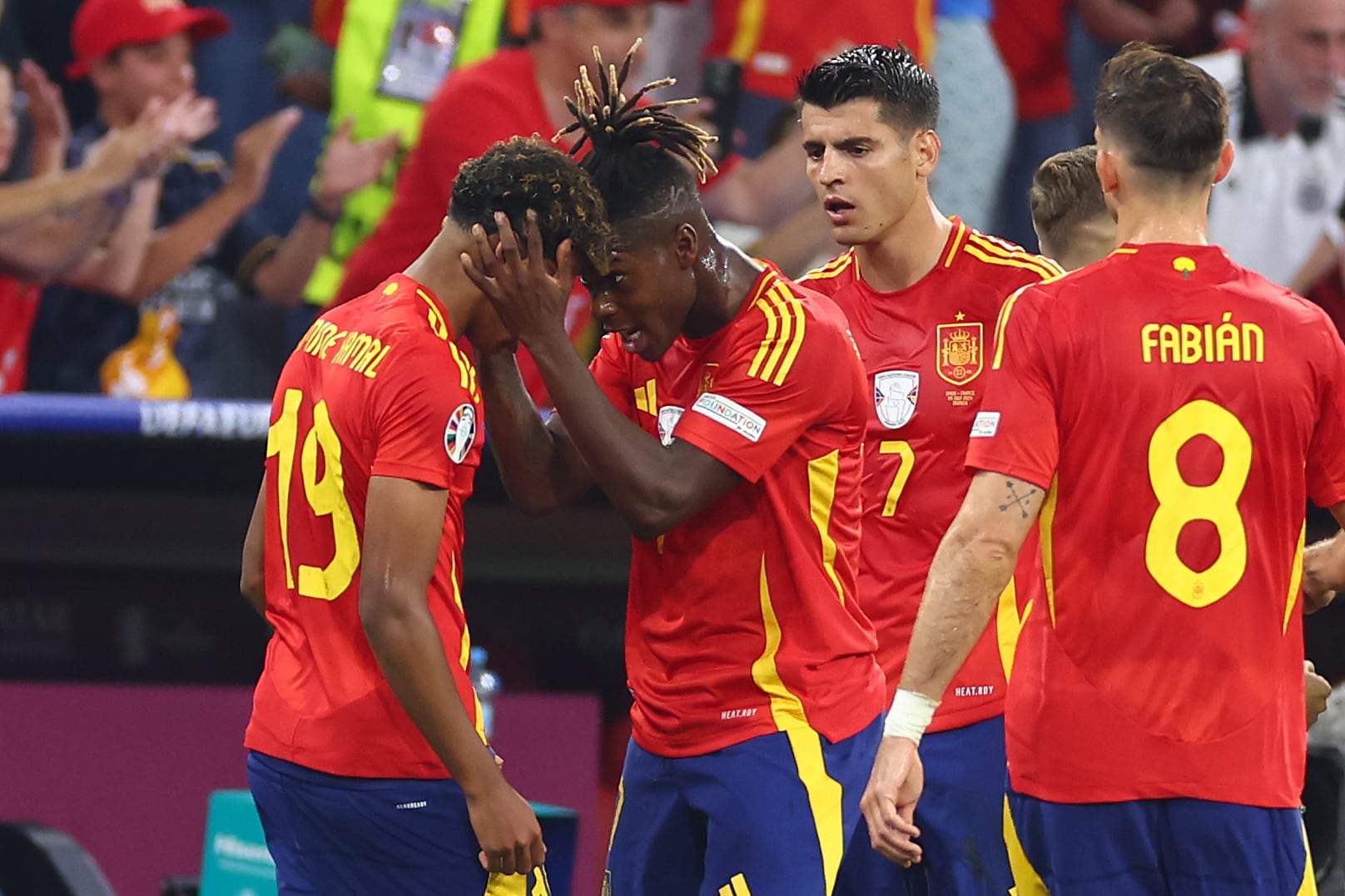 Los futbolistas de la Selección celebran el gol de Lamine Yamal a Francia en la semifinal de la Eurocopa