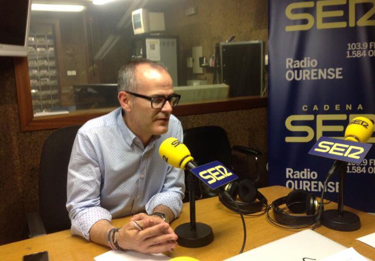 Jesus Vazquez en los estudios de Radio Ourense