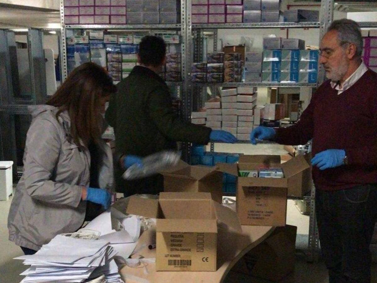 En marcha el primer reparto de mascarillas y guantes