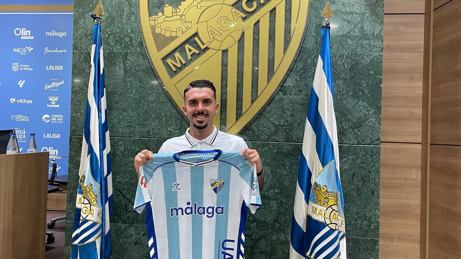 El extremo Joaquín Muñoz, en su presentación como nuevo jugador del Málaga