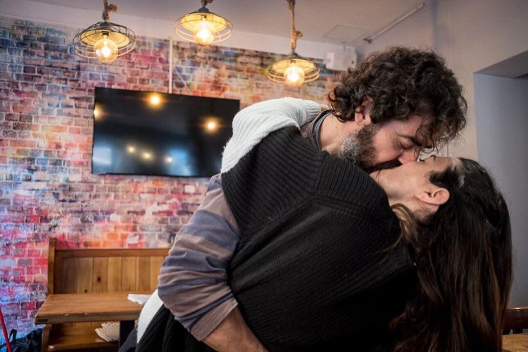 Rodo Gener i Anna Berenguer, protagonistes de "Fleabag", assagen un parell d'escenes de l'obra escrita i dirigida per Aina de Cos