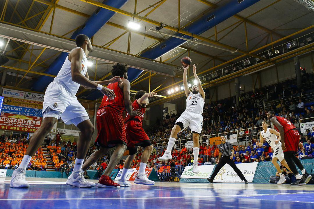 Lull (23) anotó 17 puntos y fue el mejor del partido.