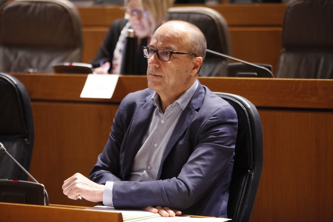 El consejero de Educación, Felipe Faci, en la sesión de las Cortes de Aragón 