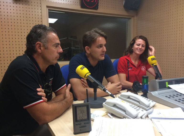 Oscar Gutierrez, Kiko Padilla y Yaiza Juárez, CD Agustinos, en los estudios de Radio Alicante