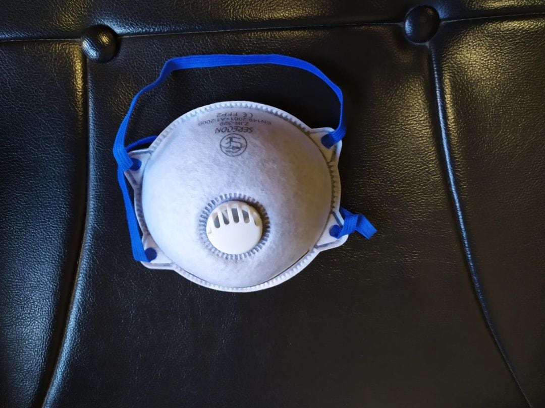 Una de las mascarillas adquiridas 