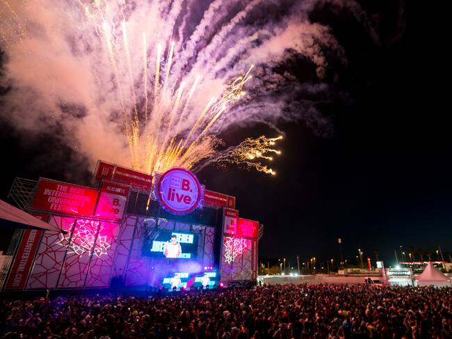 Fuegos artificiales para cerrar Paellas B-Live 2026