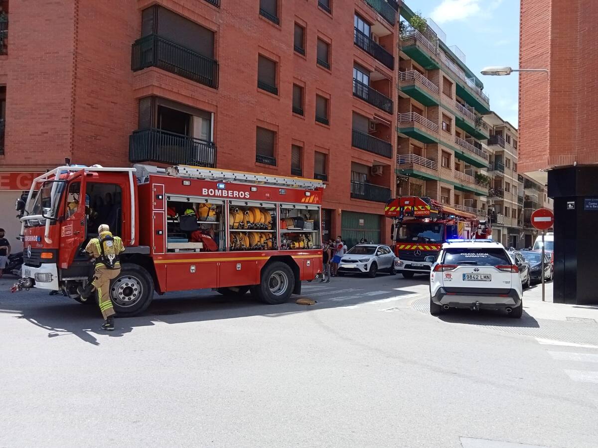 Un incendio en la calle Estadilla de Barbastro crea alarma entre los vecinos