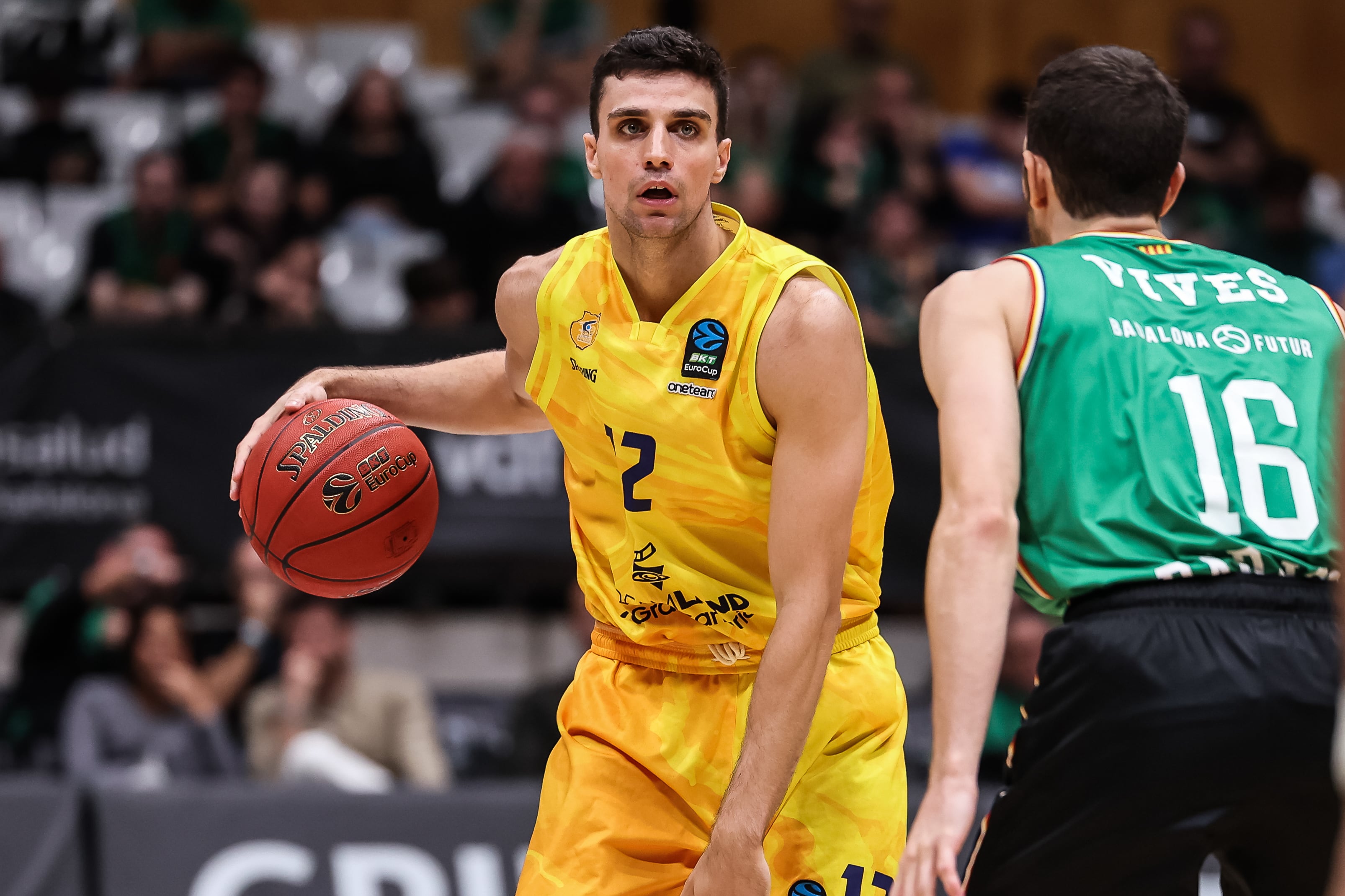 Carlos Alocén juega un partido entre el Dreamland Gran Canaria y el Juventut Badalona