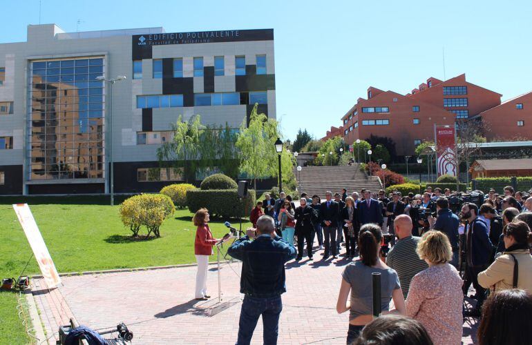 El Día de la Libertad de Prensa se ha celebrado con una concentración junto a la Facultad de Periodismo