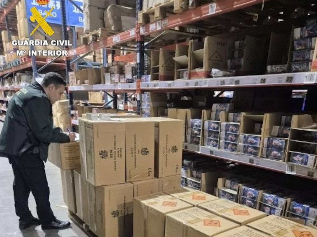 La Guardia Civil interviene más de 15.800 productos pirotécnicos en una operación previa al inicio de las Fallas