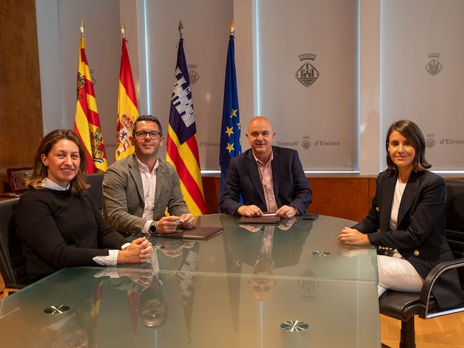 Imagen de la firma del convenio