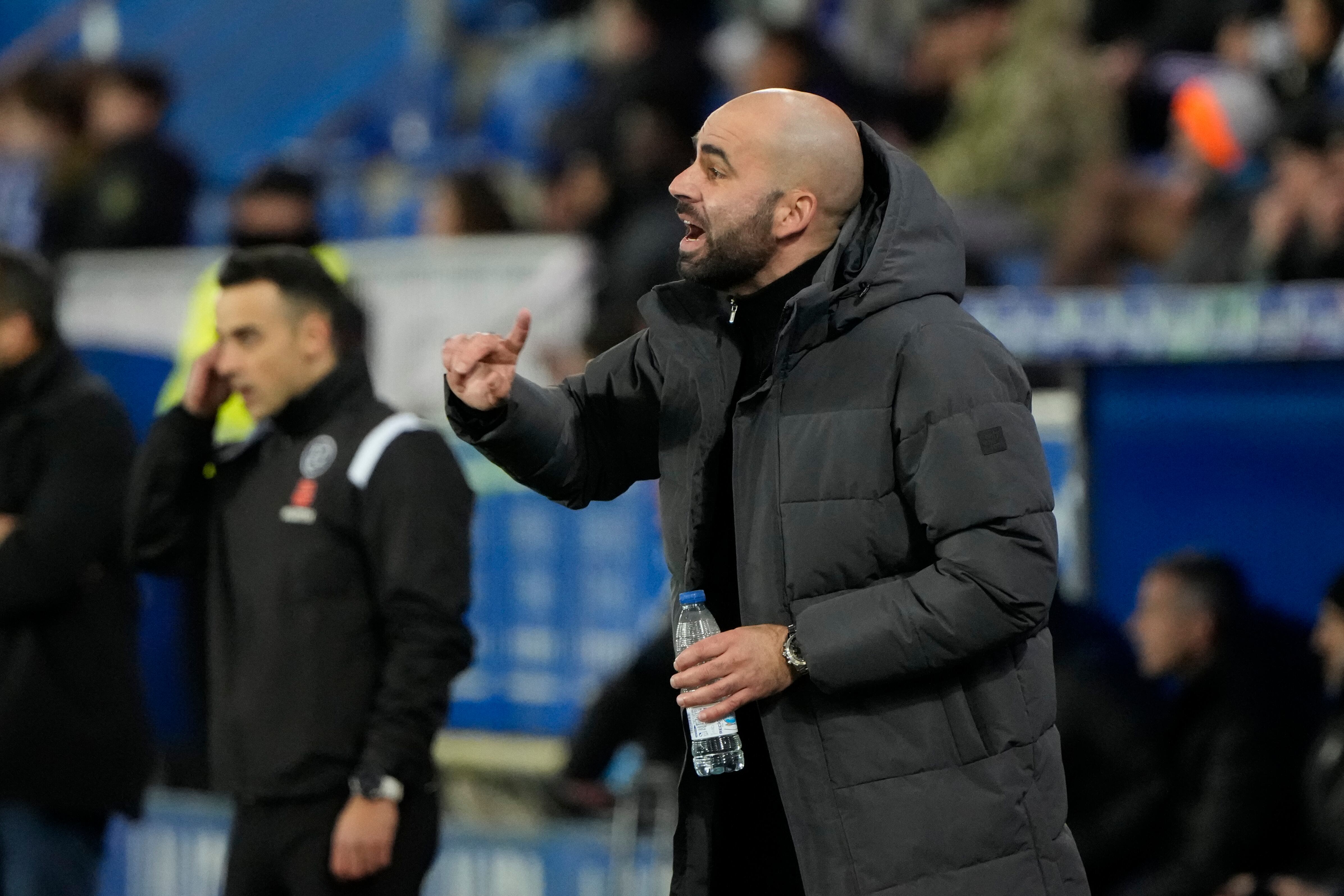 VITORIA , 27/01/2025.- El entrenador del Celta, Claudio Giráldez en el partido de laLiga ante el Alavés que se disputa este lunes en el estadio de Mendizorroza.. EFE / ADRIAN RUIZ HIERRO
