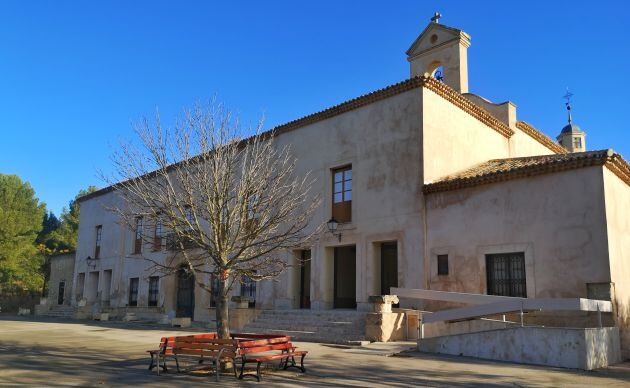 Ermita y palacio de los duques de Riánsares.