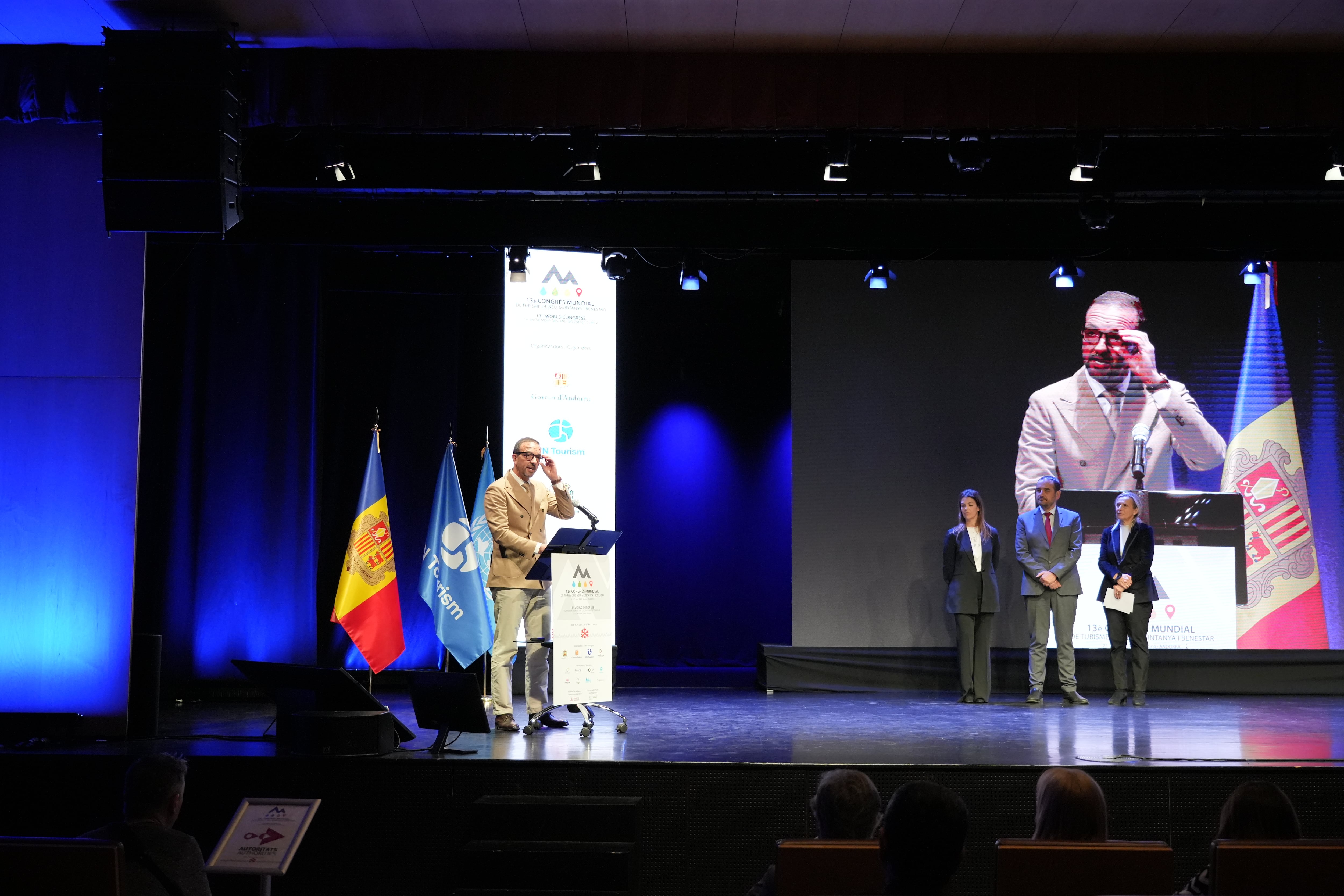 El ministre de Turisme, Jordi Torres, durant la intervenció en el Congrés Mudnial de Turisme de Neu i de Muntanya