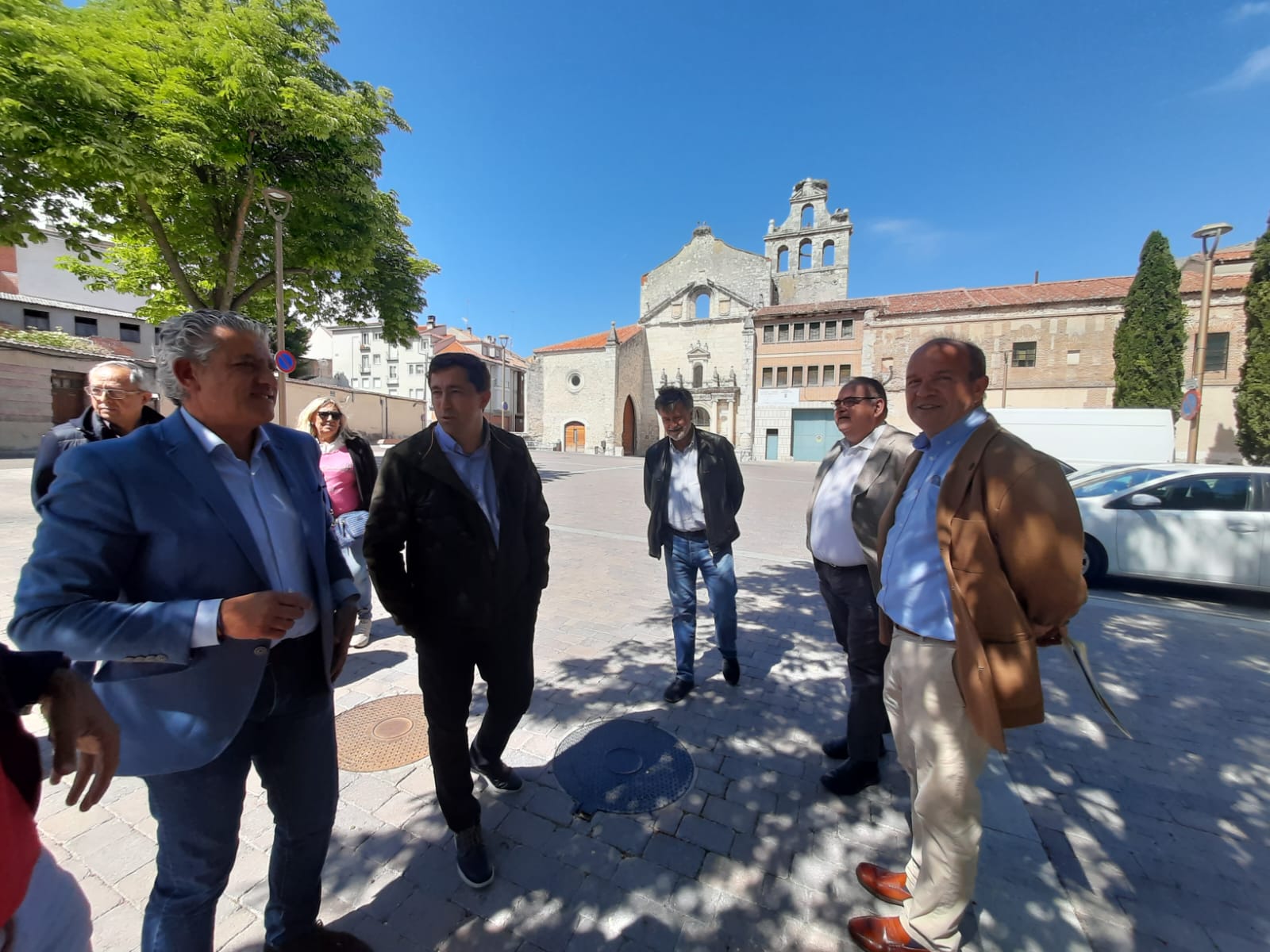 El consejero de Sanidad, Alejandro Vázquez visita la candidatura del PP de Cuéllar