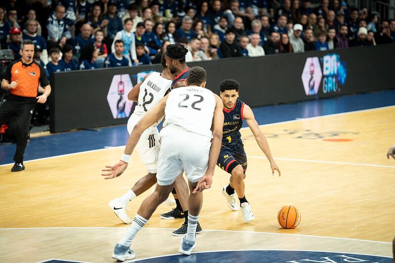 Castañeda es va lesionar de gravetat en una acció fortuïta amb Tavares