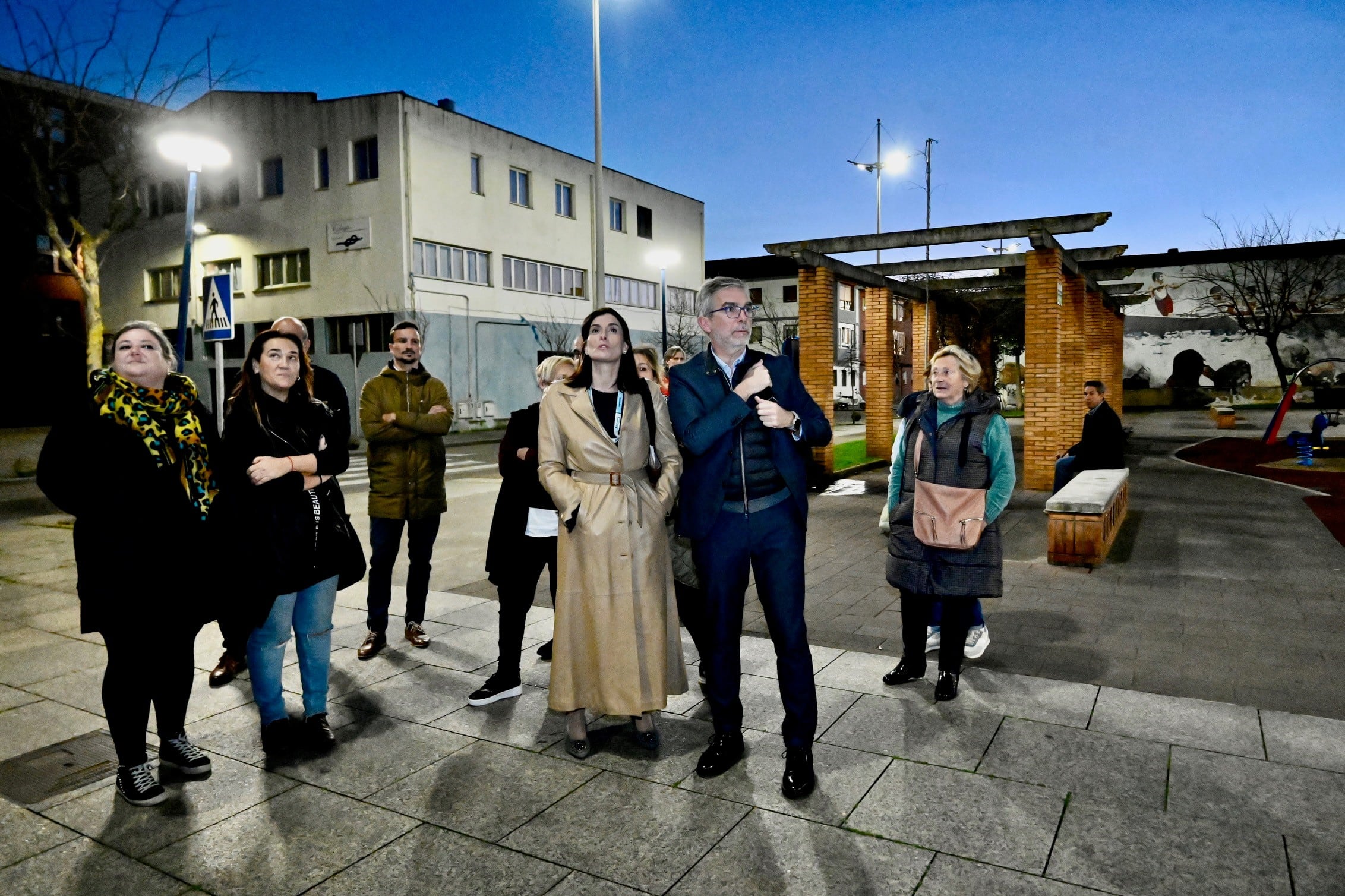 El presidente del Puerto, César Díaz y la alcaldesa de Santander, Gema Igual en su visita al Barrio Pesquero.