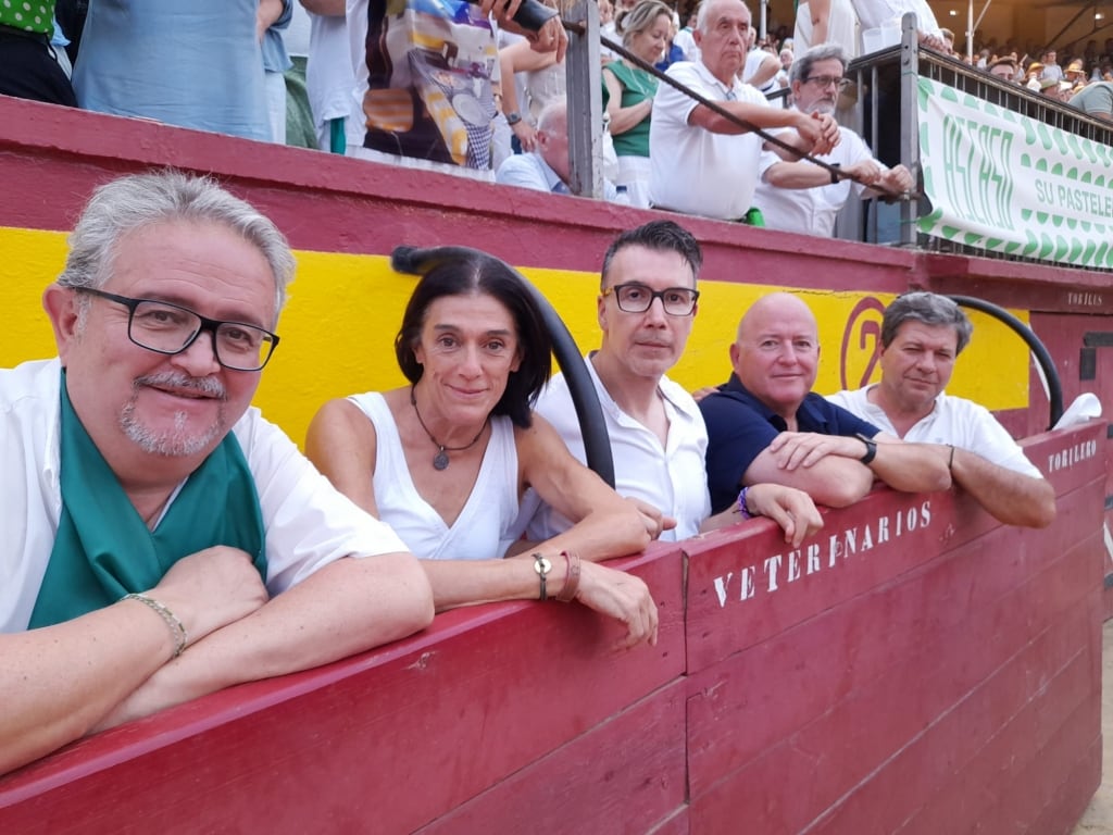 Equipo de veterinarios en la Plaza de Toros de Huesca