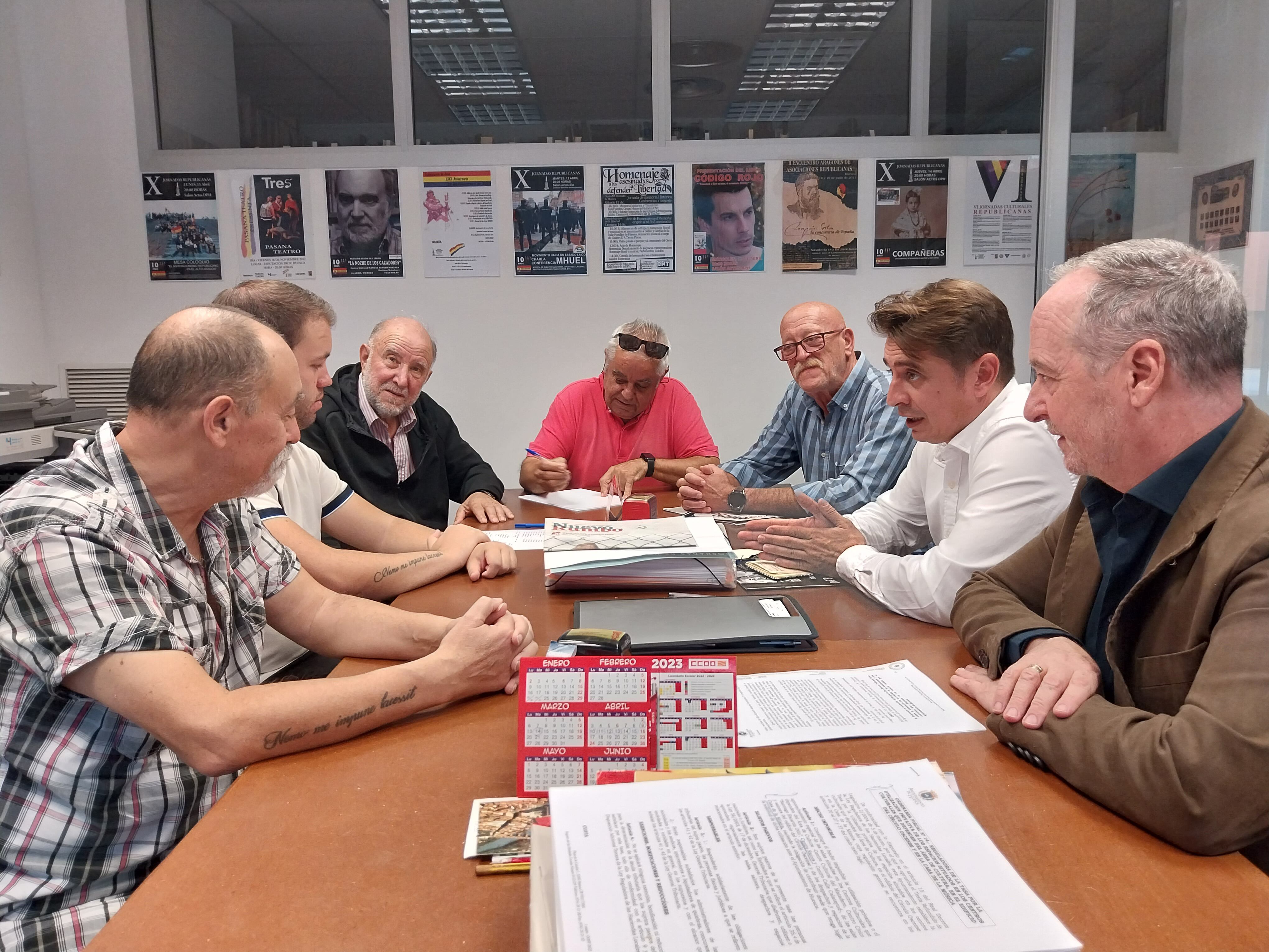 Momento de la reunión entre los concejales del PSOE y miembros del Círculo Republicano Manolín Abad