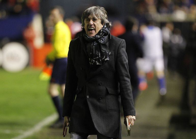 Enrique Martín Monreal, entrenador de Osasuna, durante un momento de tensión en el último encuentro