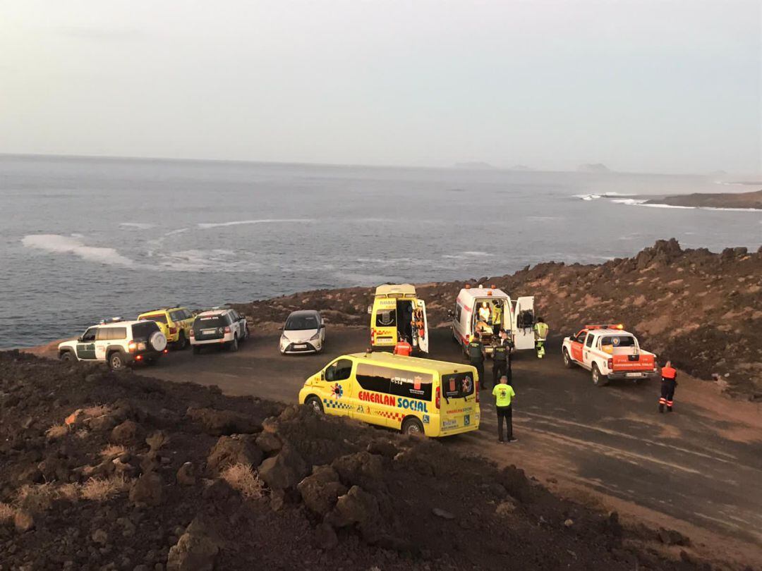 Efectivos de EMERLAN, Guardia Civil y Protección Civil en la zona en la que se ha rescatado el cuerpo.