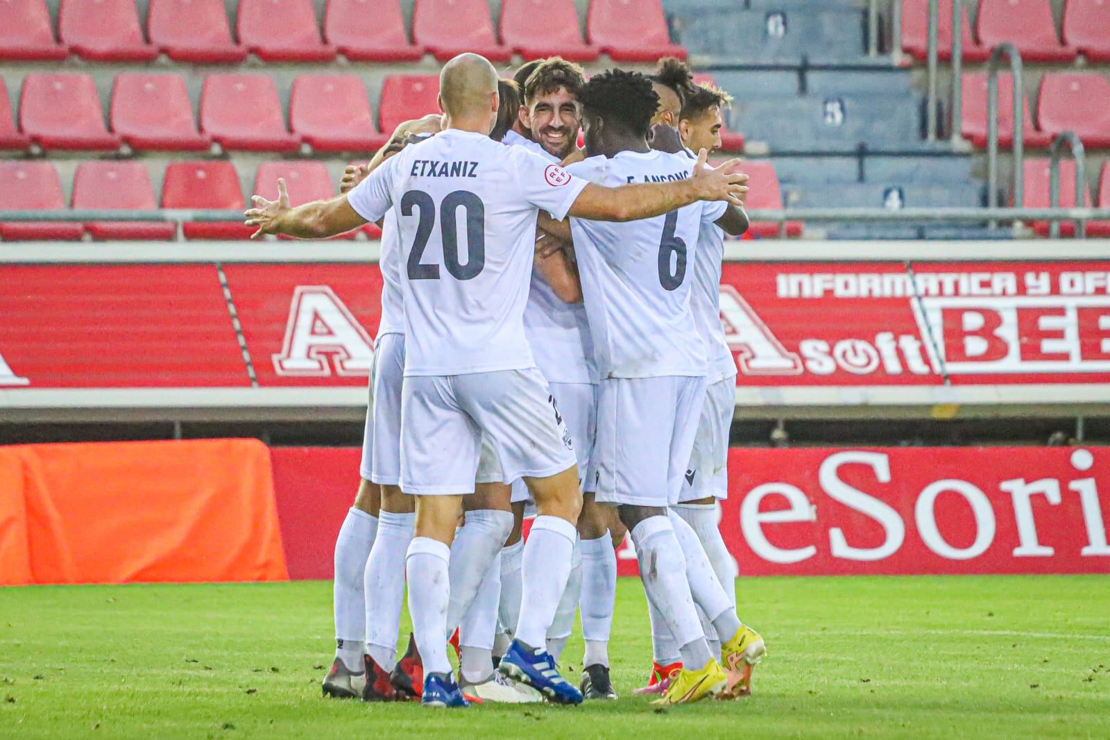 Los jugadores del Intercity celebran el gol de Keco