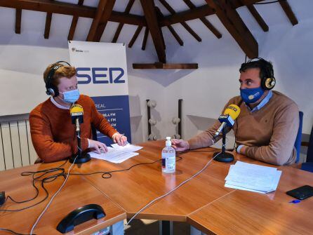 Kevin Orman, coordinador de Hoy por Hoy con el gerente de Aguas de Alcázar, Jose Antonio Fernández