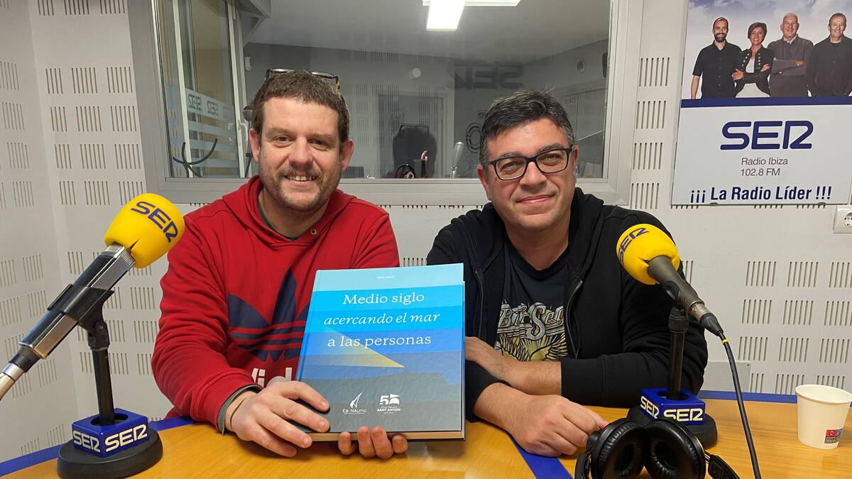 Medio siglo de historia del Club Nàutic Sant Antoni, recogida en un libro con un millar de imágenes