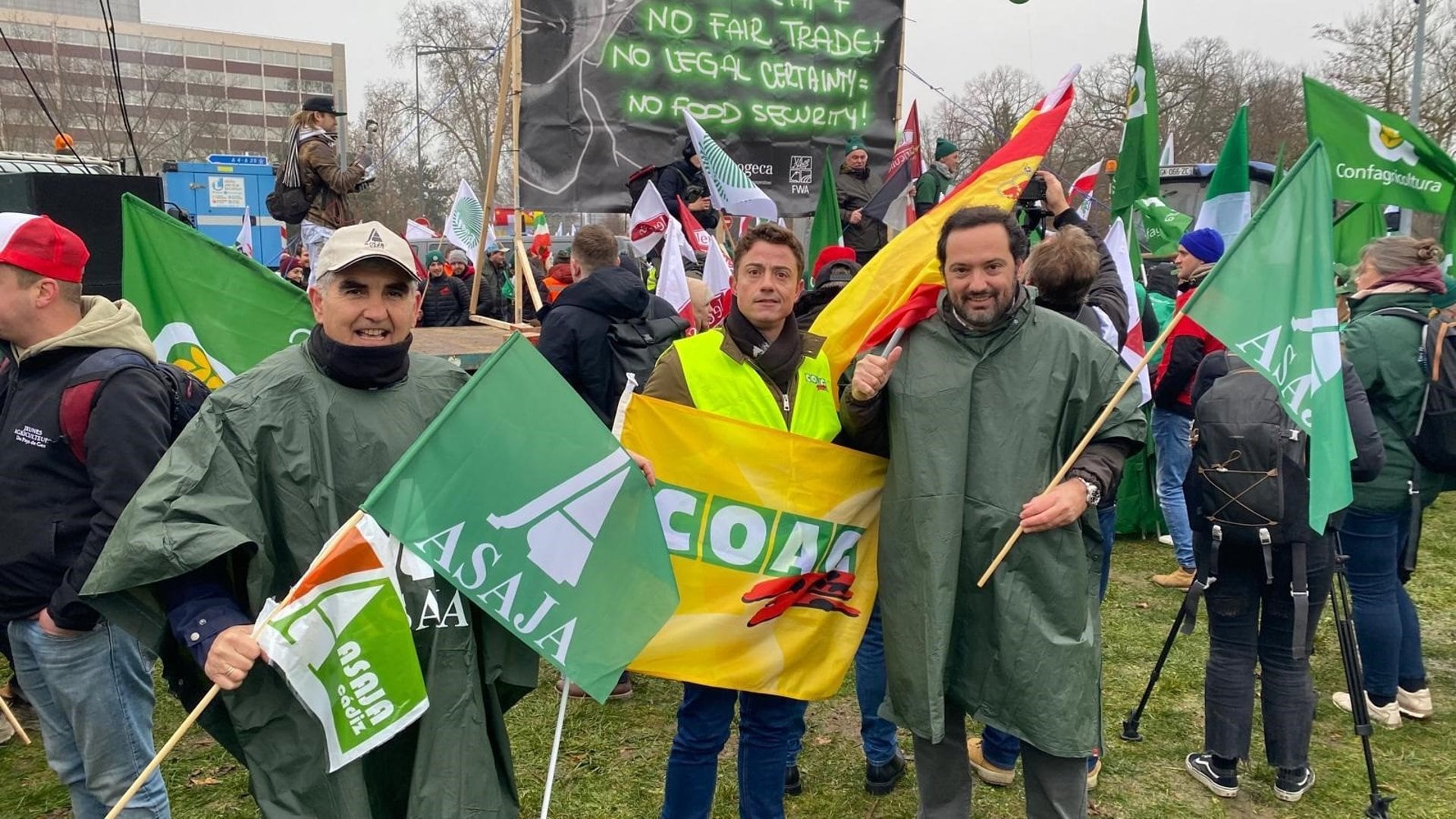 Representantes de organizaciones agrarias en la manifestación de Bruselas contra el acuerdo de Mercasur