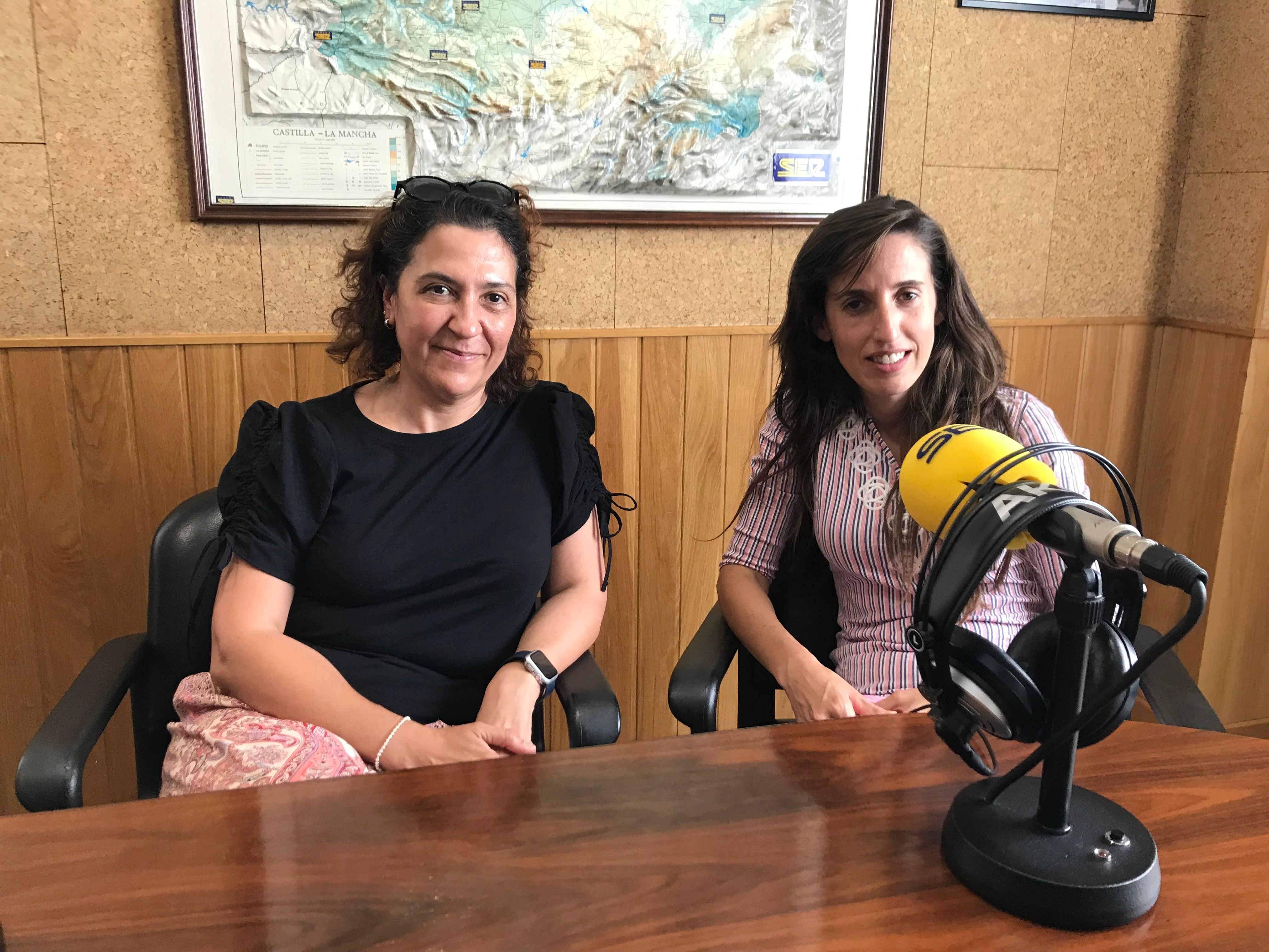 La dermatóloga María José Izquierdo y Beatriz Hernández en el estudio de SER Cuenca.