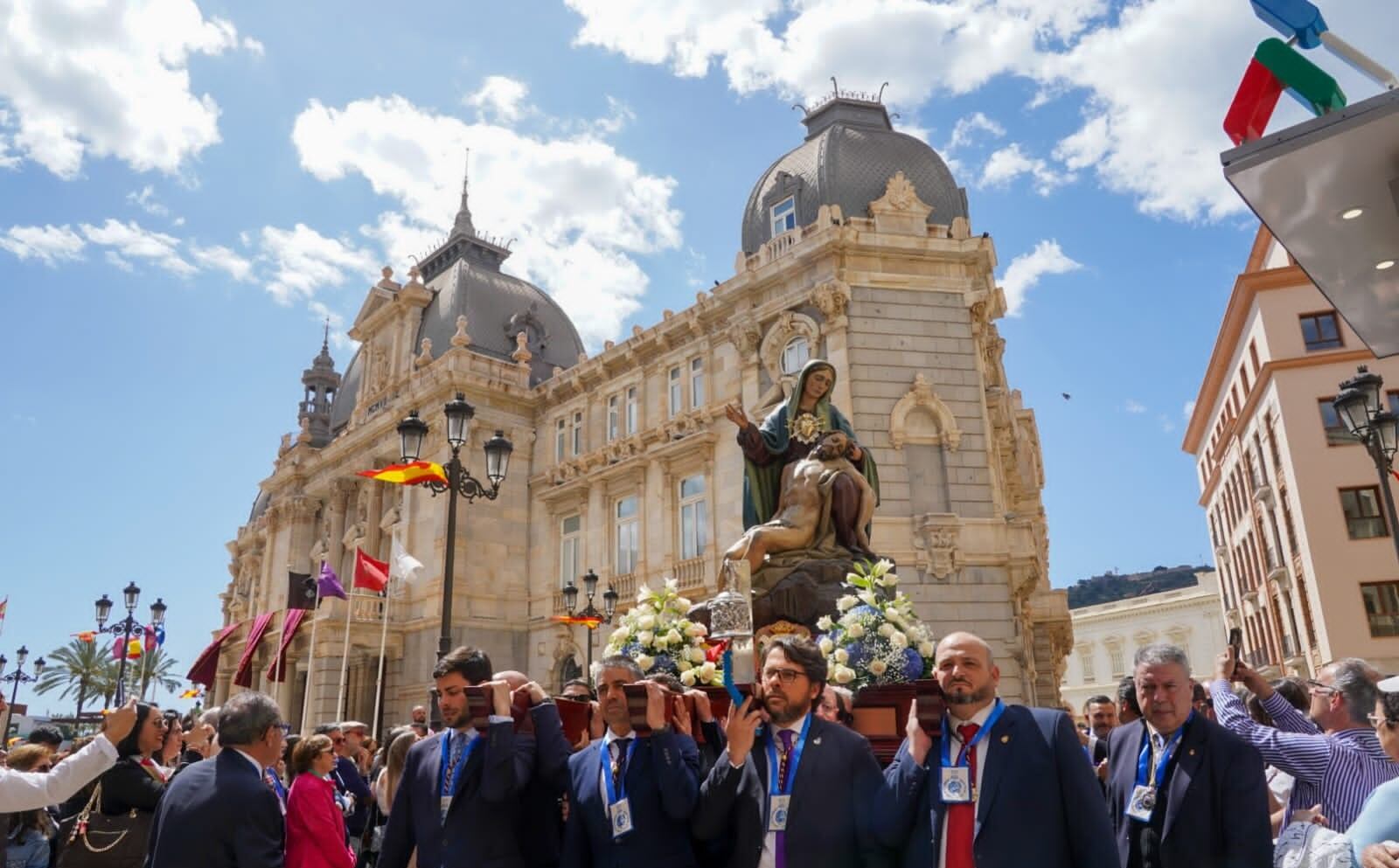 Cartagena lleva a la Virgen de la Piedad en un traslado extraordinario por su Centenario
