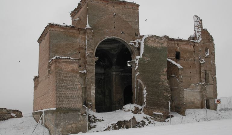 La iglesia de Polvoranca, con estampa nevada