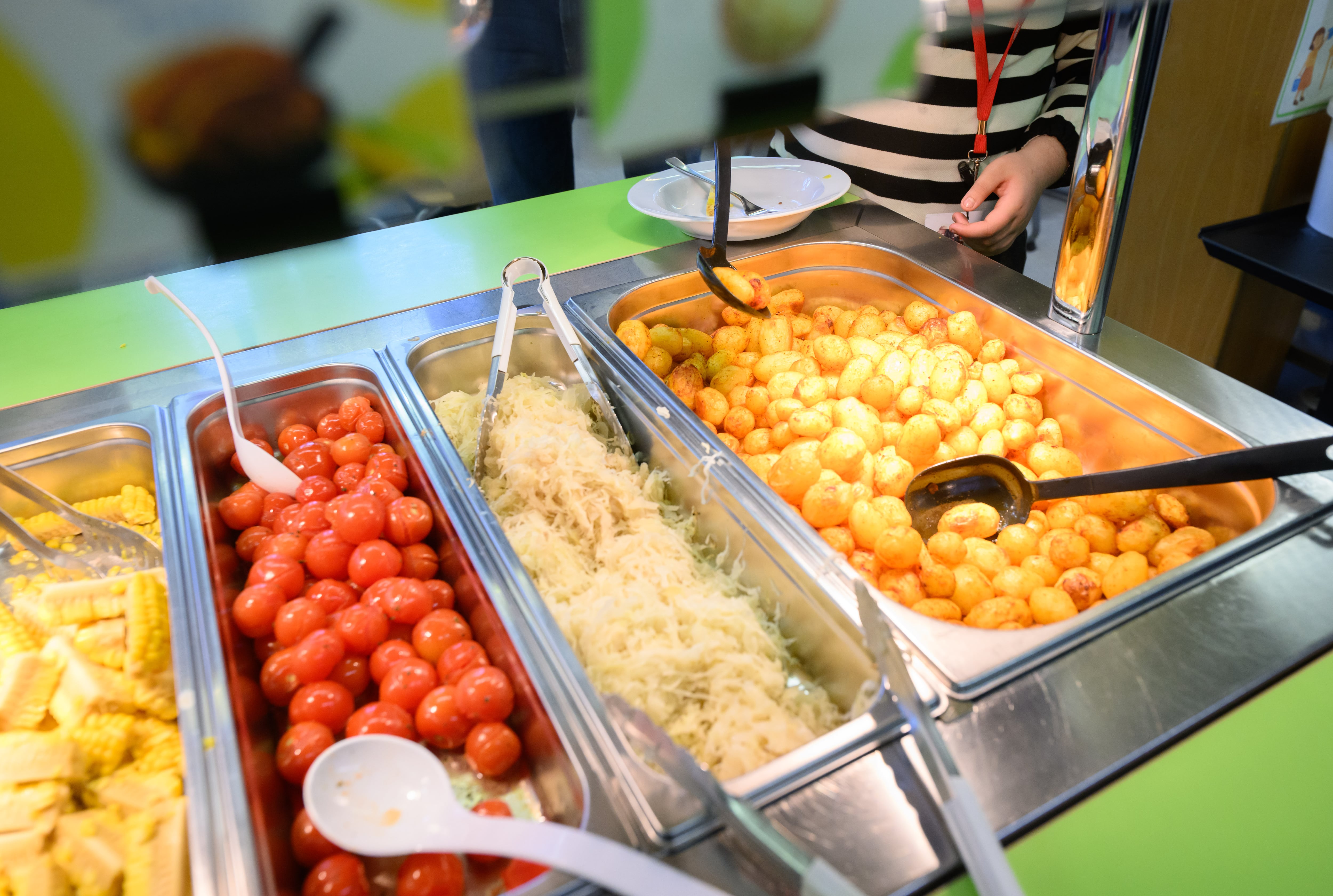 17 March 2026, Lower Saxony, Hanover: Pupils serve themselves in a still conventional canteen in an elementary school in the Hanover region. Model projects aim to turn the school canteen into a place of learning. The state of Lower Saxony is funding seven schools with a total of 1.2 million euros. Photo: Julian Stratenschulte/dpa (Photo by Julian Stratenschulte/picture alliance via Getty Images)