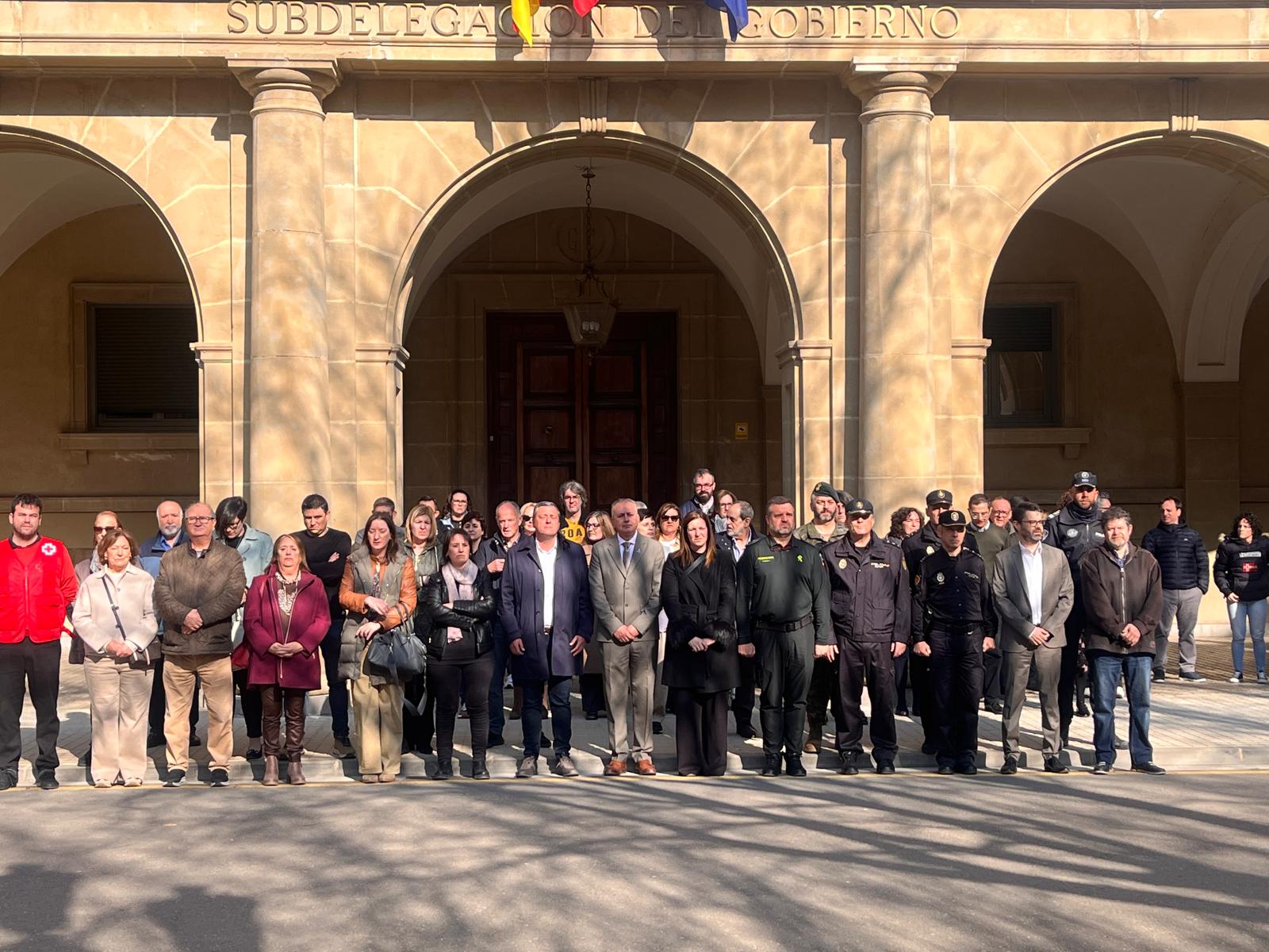 Minuto de silencio ante la Subdelegación del Gobierno en Huesca