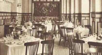 Foto antigua del salón del Hotel Iberia de Cuenca.