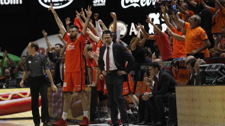 Pedro Martínez, durante su etapa como entrenador de Valencia Basket