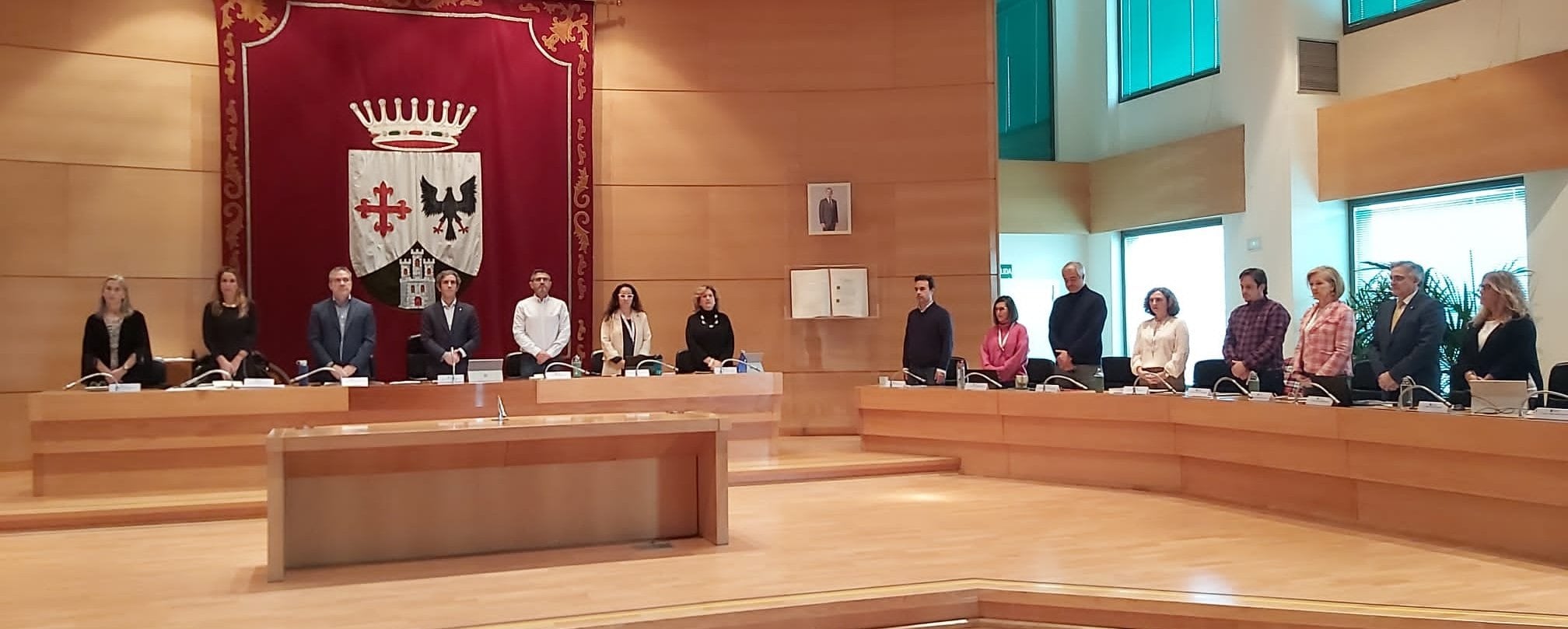 Minuto de silencio por las víctimas de la violencia machista en el pleno de noviembre de Alcobendas