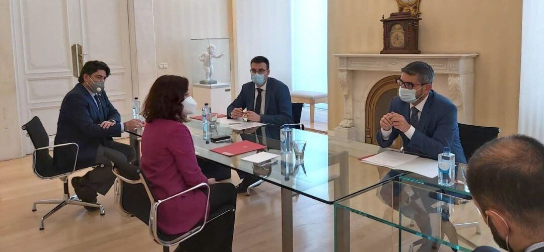 El alcalde de Alcobendas, Rafael Sánchez Acera, y el vicealcalde,  Miguel Ángel Arranz, en su última reunión con Díaz Ayuso y David Pérez